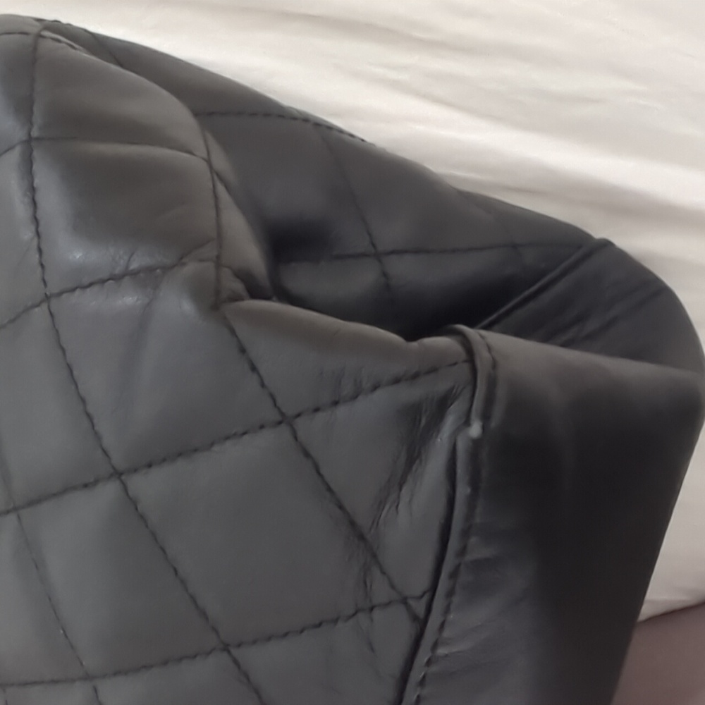 Black Genuine Leather Quilted Handbag - Picture 8 of 11
